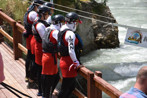 A Tunceli in attesa della cerimonia di apertura dei Mondiali